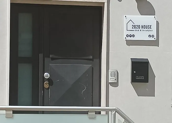 2020 House דירה מנפרדוניה